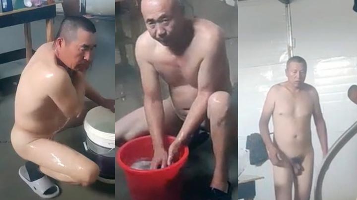 偷拍同事洗澡(18)